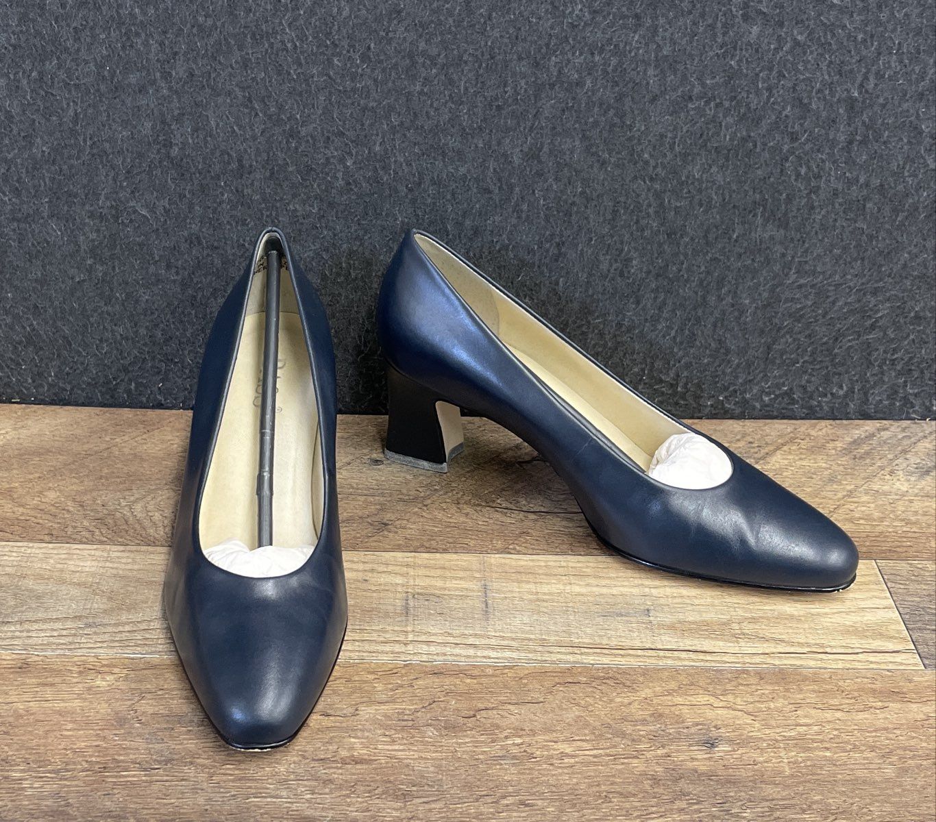 G.H. Bass & Co Elsie Navy Leather Block Heel Pumps Women's Size 8 NWB