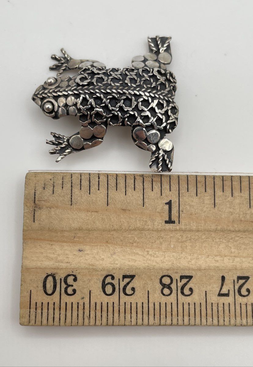 Low Grade Silver (Ag 82.01) Granulated Filigree Frog Brooch Pin 3.6g