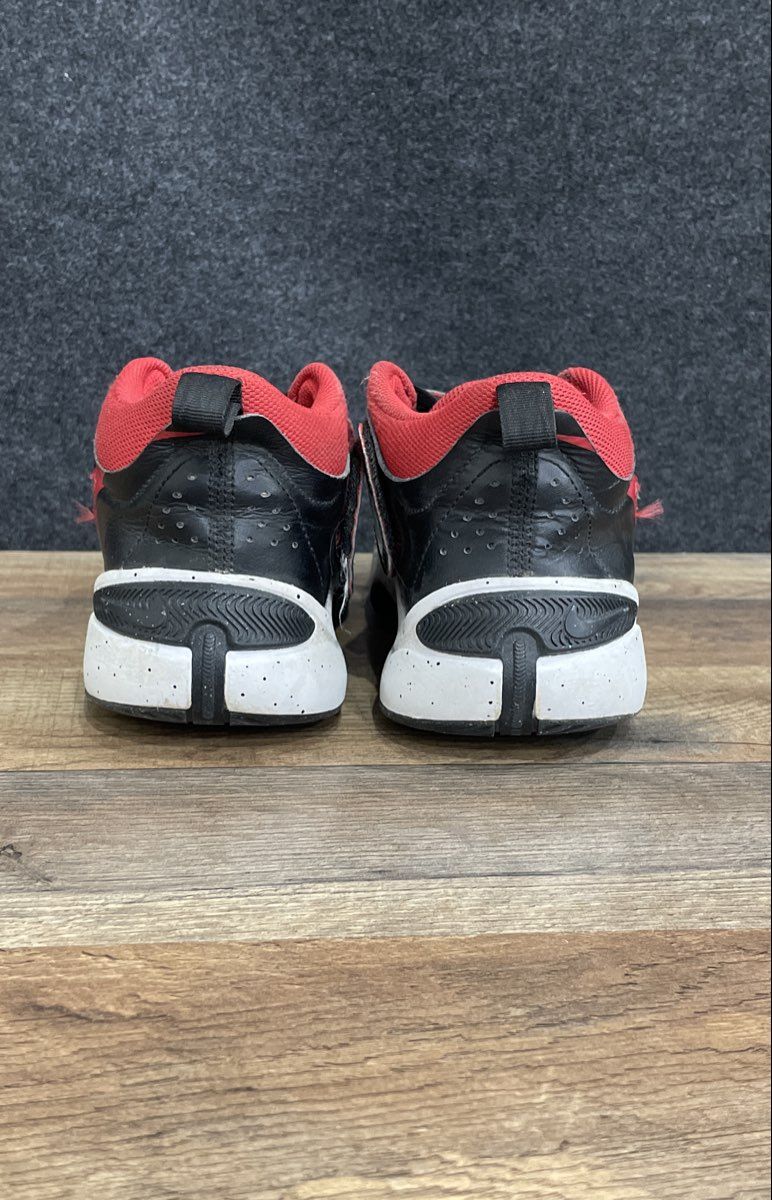 Nike Hustle D 10 Black Red White Youth Basketball Shoes Size 6Y