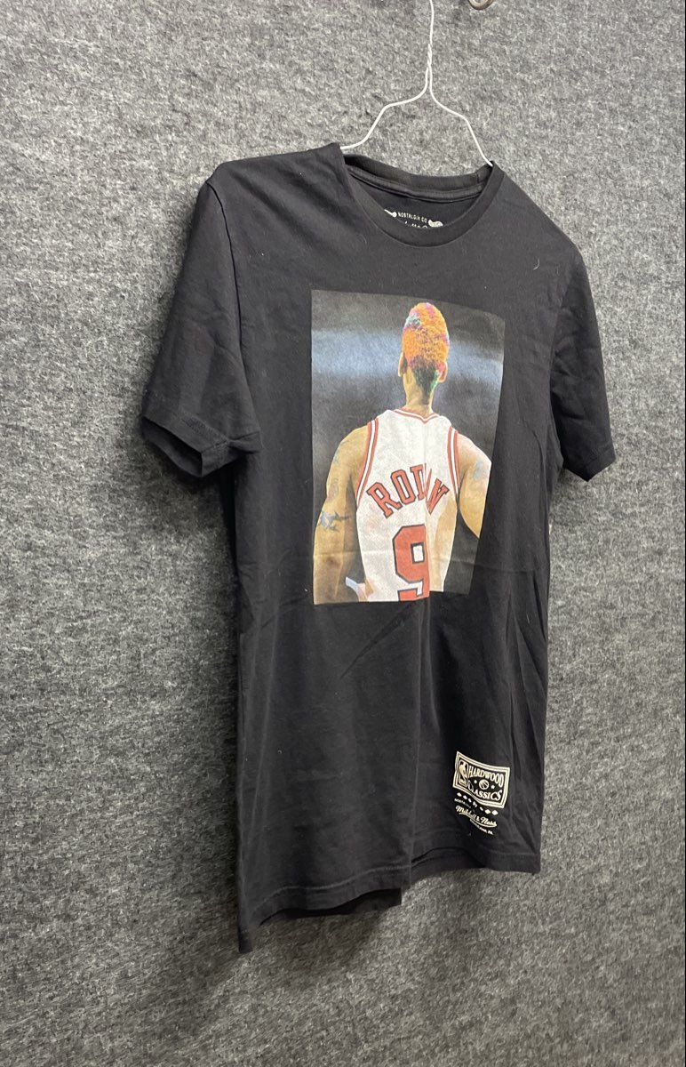 Mitchell & Ness Men's Dennis Rodman Chicago Bulls Graphic T-Shirt Black Size M