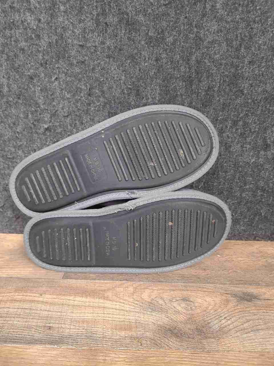 True Religion Grey Embroidered Horseshoe Logo Slip-On Slippers Men's Size 9-10