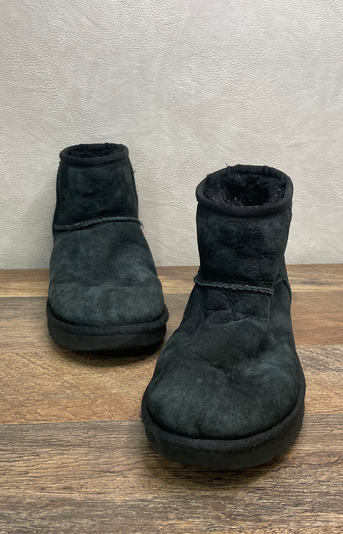 UGG Classic Mini II Black Suede Shearling Boots Women's Size 7