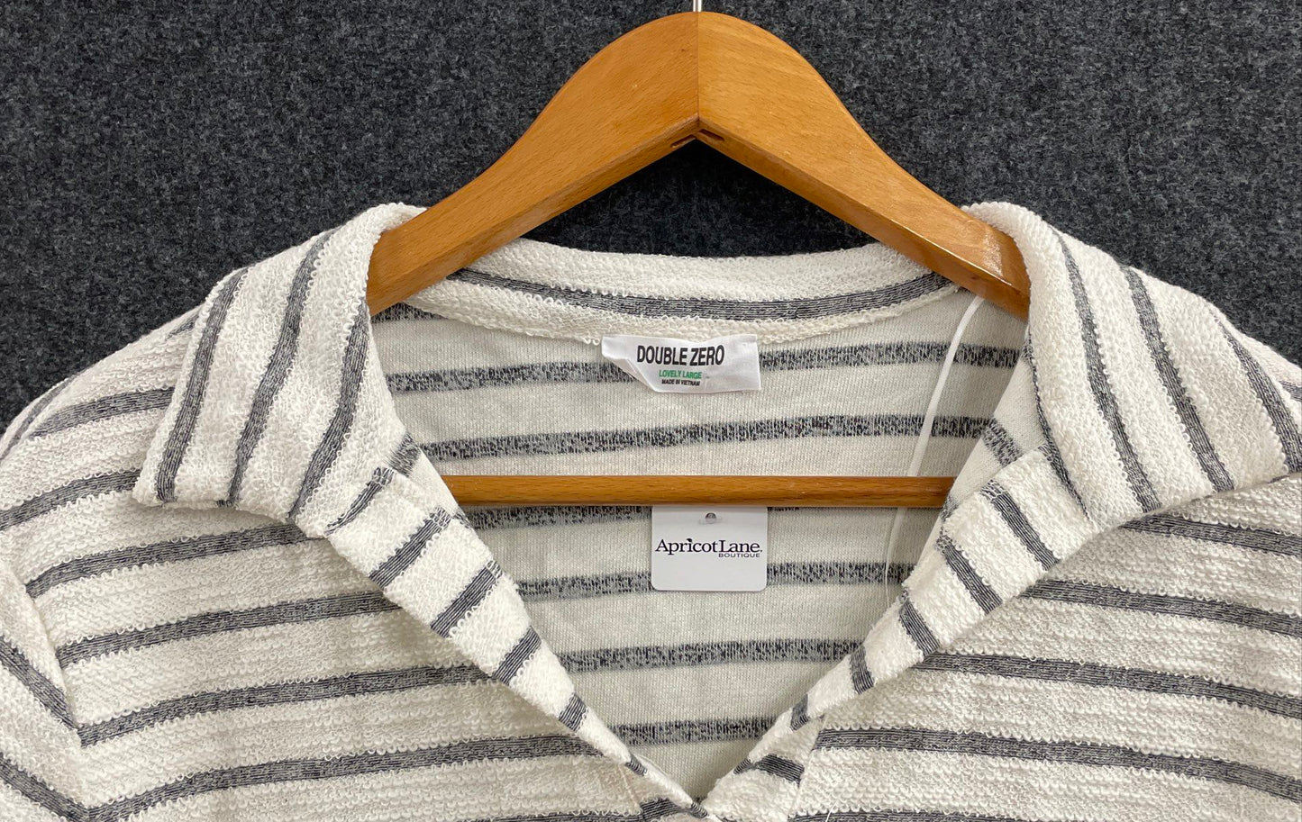 Double Zero Women's White Gray Striped Collared Textured Top Shirt Sz L NWT