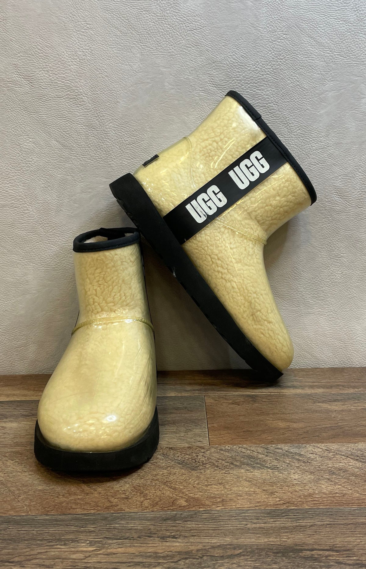 UGG Classic Clear Mini Natural Black Waterproof Ankle Boots Women's Size 9