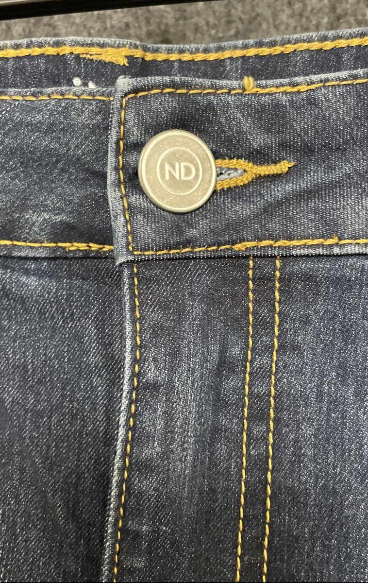 New Directions Women's Dark Wash Blue Denim Eyelet Hem Crop Capri Jeans Sz 16R