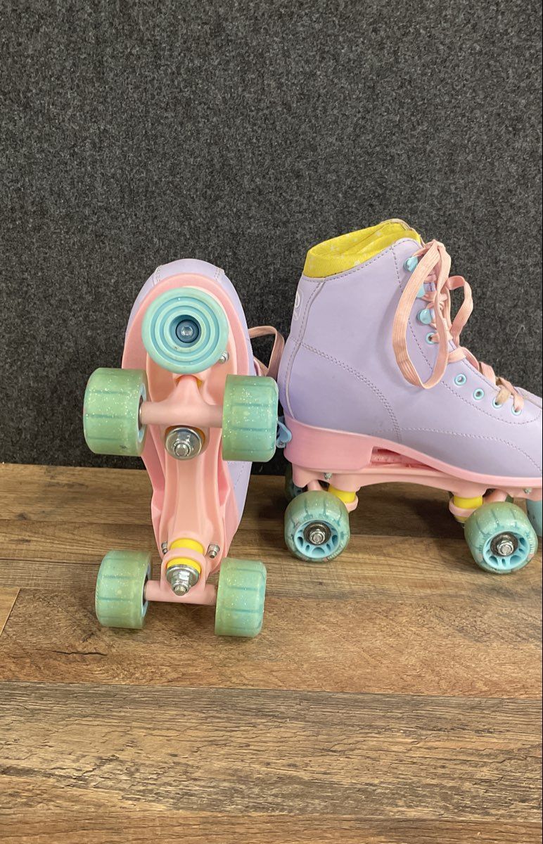 Roller Derby Pixie Quad Roller Skates Youth Size 3-6 Adjustable Pastel Purple