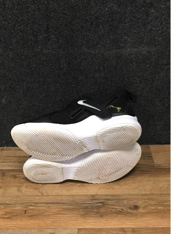 Nike LeBron Soldier 12 FlyEase Black White Basketball Shoes Men's Size 13
