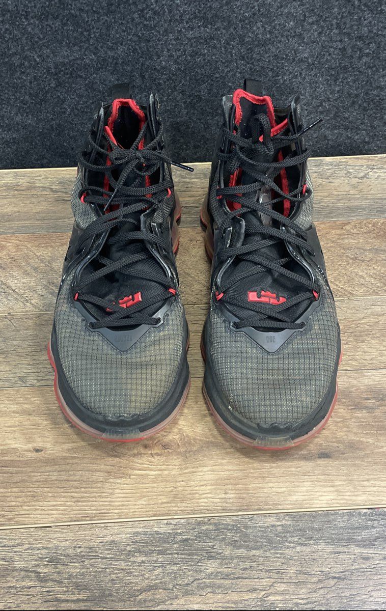 Nike LeBron 19 Bred Black Red High Top Basketball Shoes Size 11