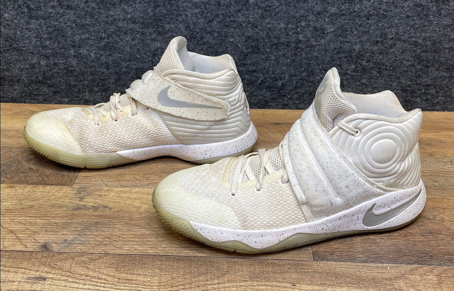 Nike Kyrie 2 Light Bone Reflect Silver Basketball Shoes Kids Size 7Y