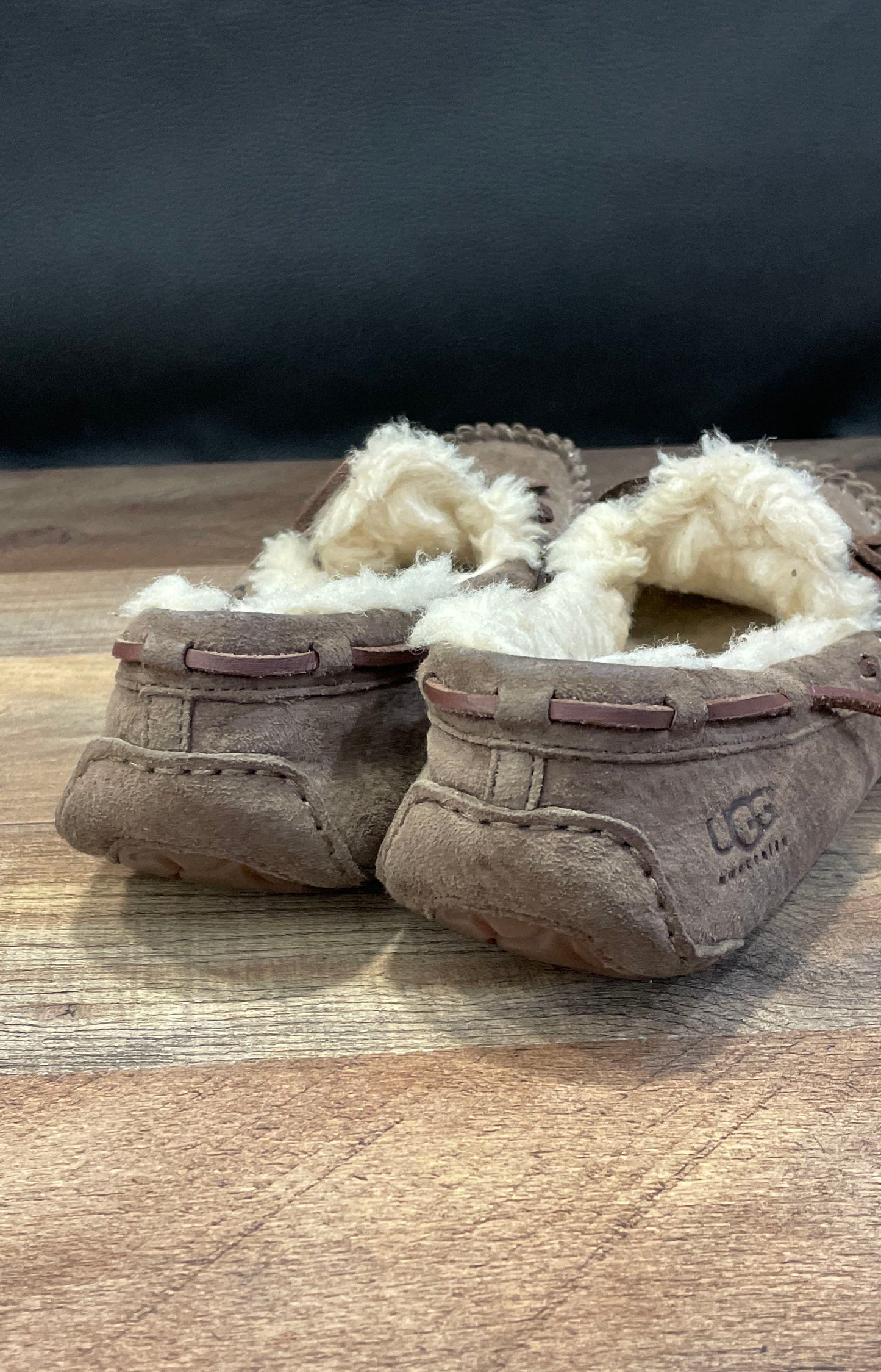 Ugg Dakota Espresso Brown Suede Moccasin Slippers Women's Size 7