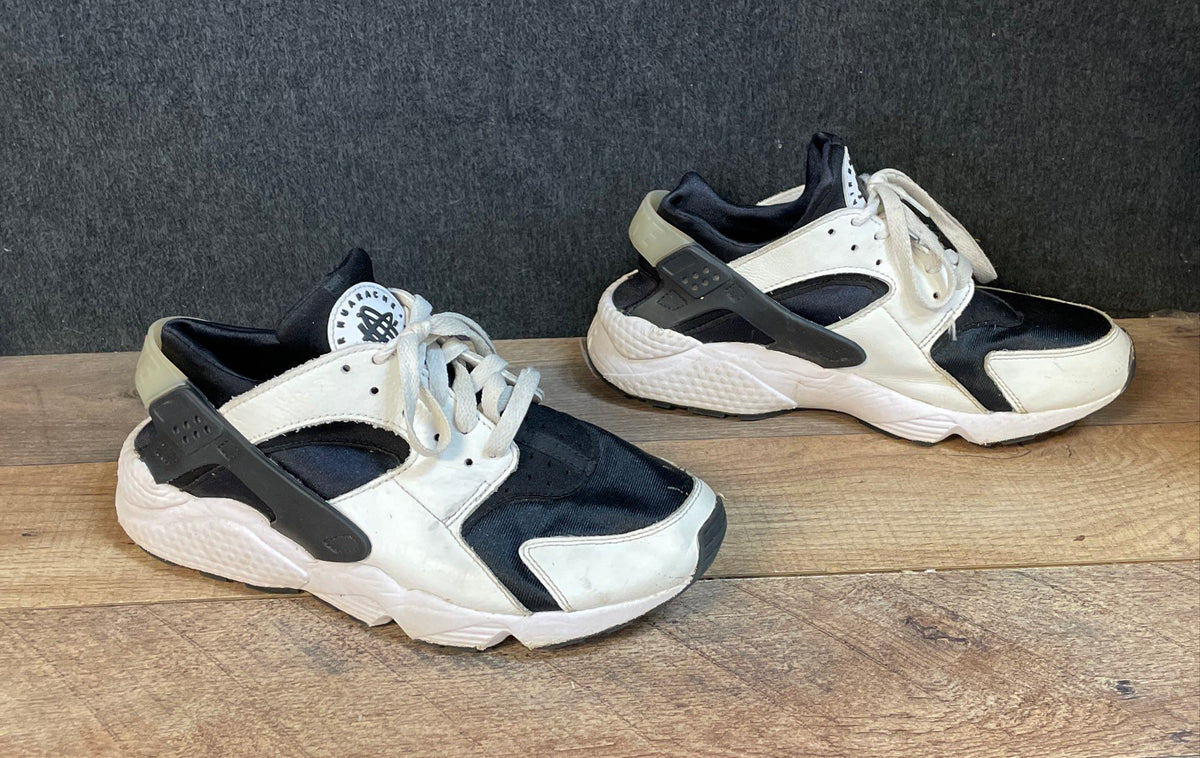 Nike Air Huarache White Black Women's Sneakers Size 8