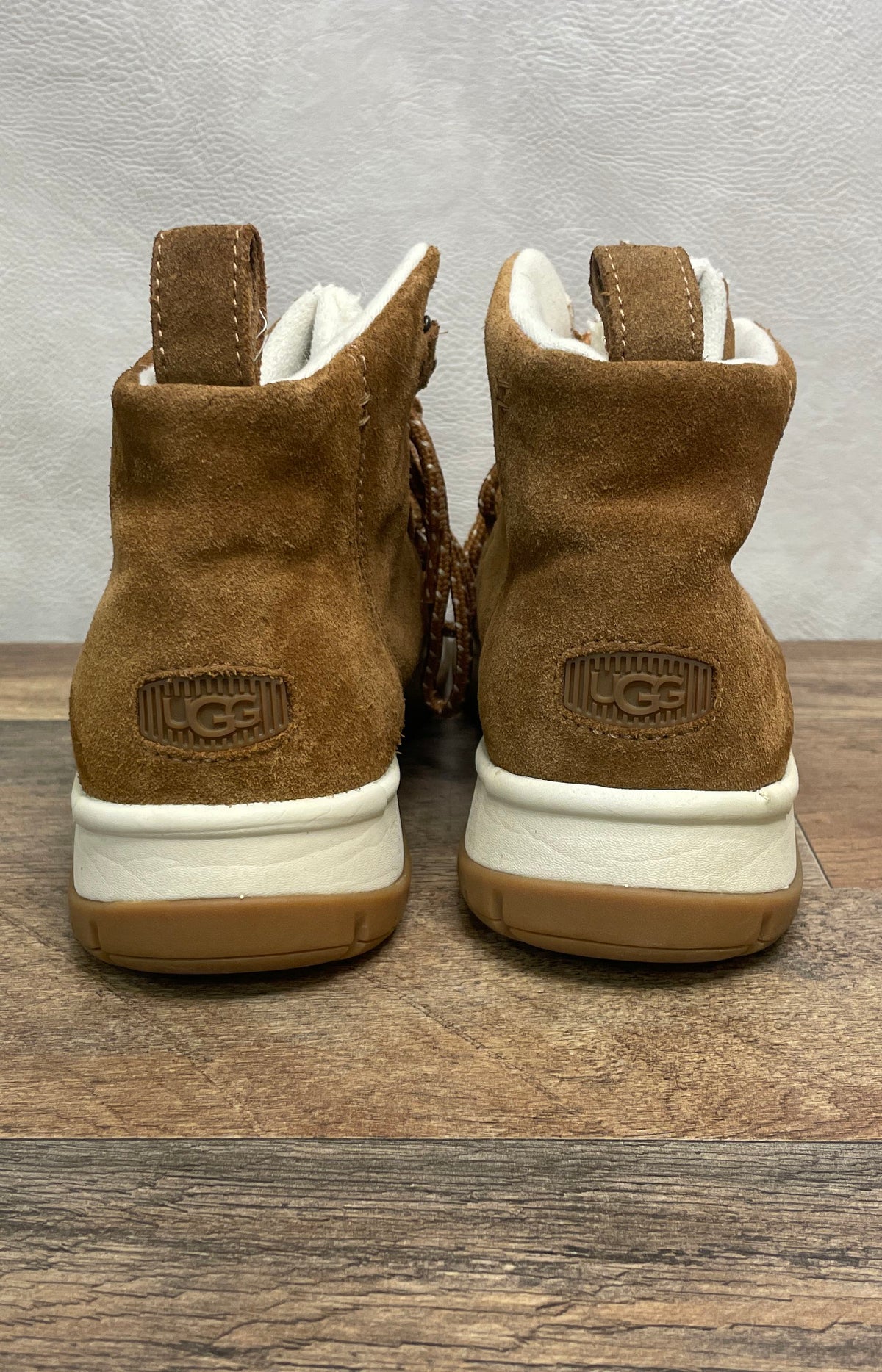 UGG Lakesider Heritage Mid Chestnut Suede Sneaker Boot Women's Size 9