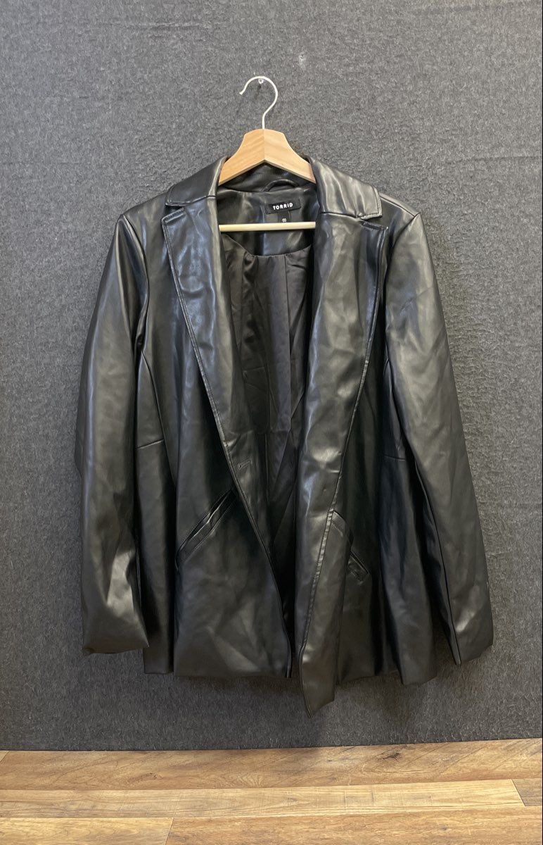 Torrid Women's Black Vegan Leather Notch Lapel Blazer Jacket Size 00