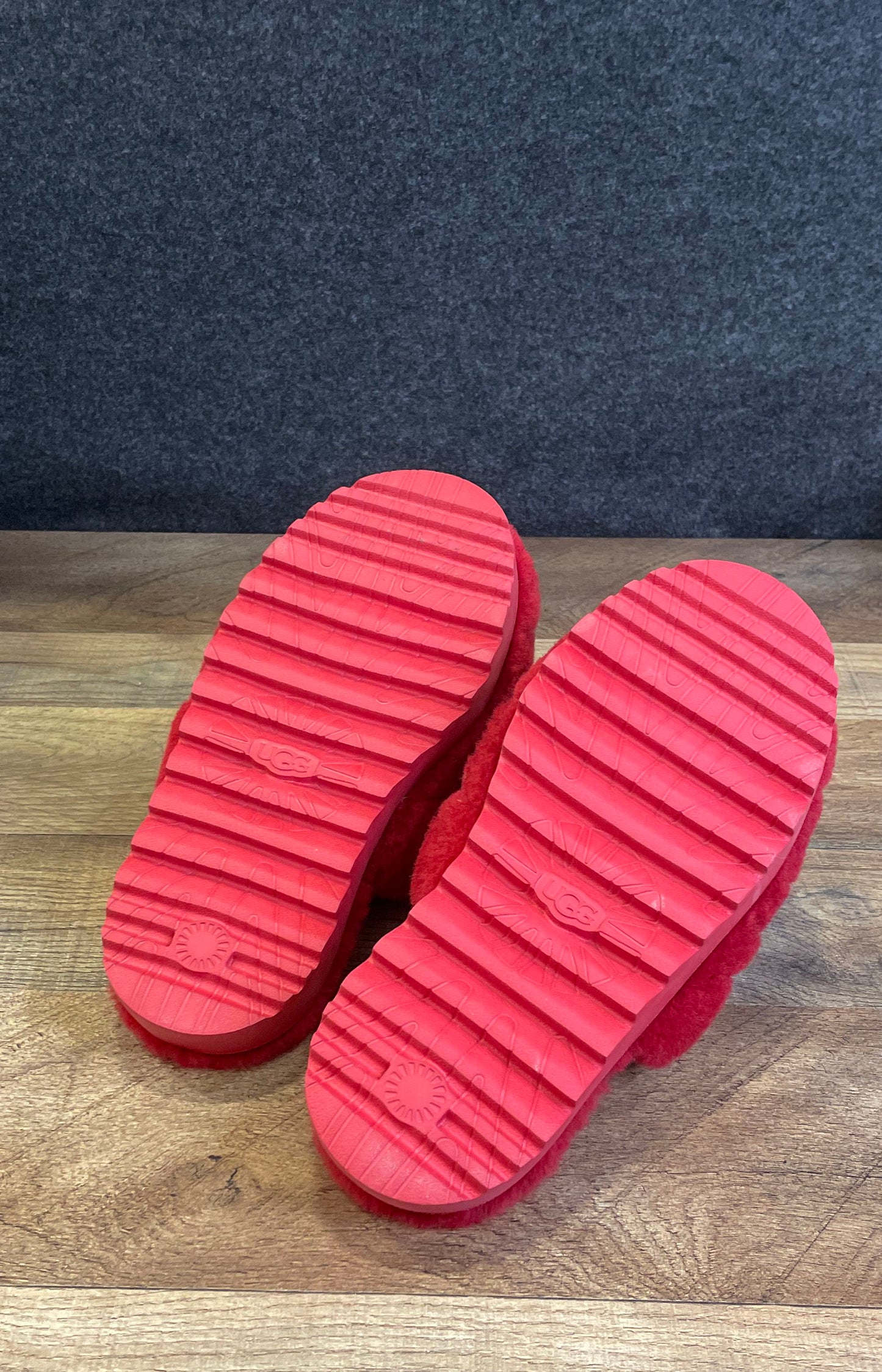 UGG Women's Fluff Yeah Slide Red Sheepskin Slipper Sandal Size 5