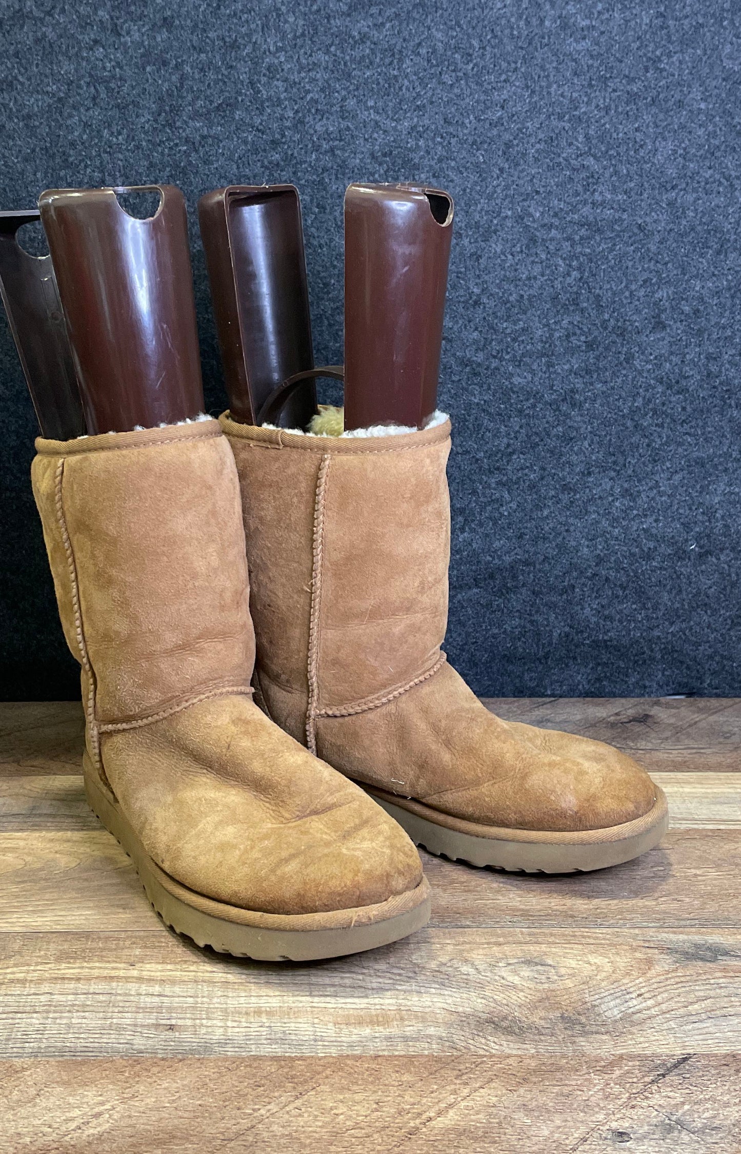 UGG Classic Mini II Chestnut Suede Sheepskin Boots Women's Size 9