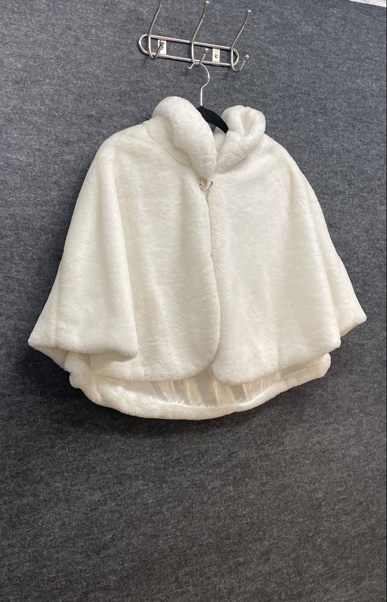 Nina Leonard Women's White Faux Fur Rhinestone Button Cape Shrug Bolero Sz 1X
