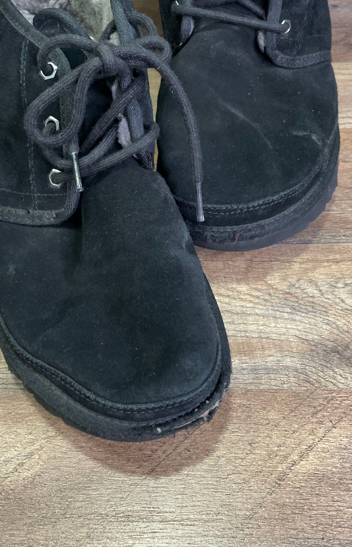 UGG Neumel 3236 Black Suede Sheepskin Lined Chukka Boots Men's Size 10