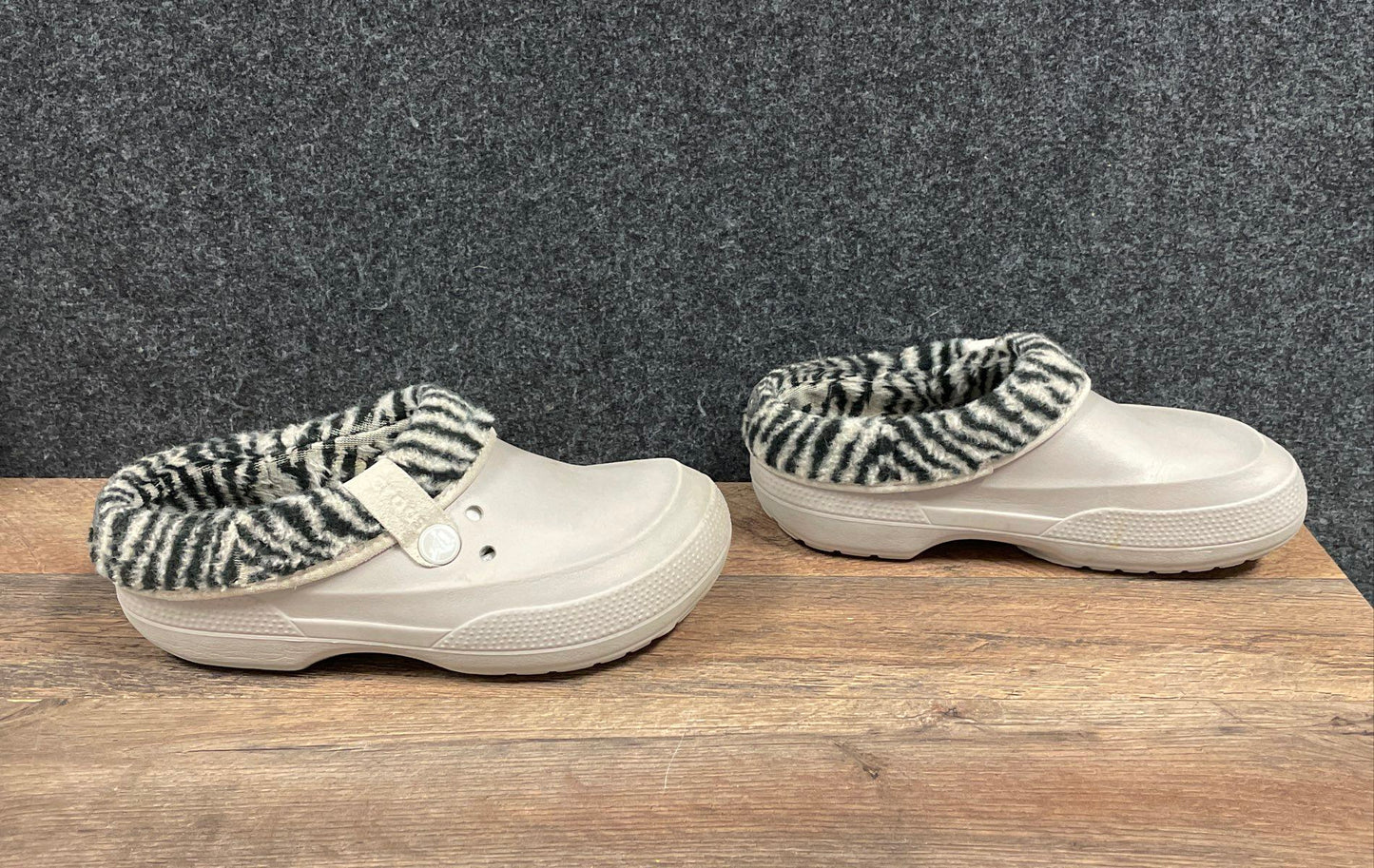 Crocs Mammoth Grey Zebra Print Fleece Lined Clogs Women's Size 8 Men's Size 6