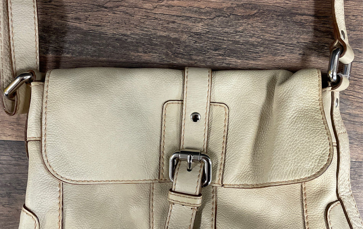 Fossil Cream Pebbled Leather Flap Crossbody Bag Silver Hardware Adjustable