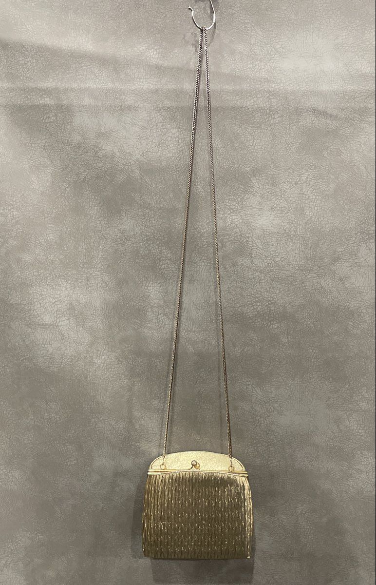 Vintage La Regale Gold Pleated Metallic Evening Crossbody Bag Kiss Lock