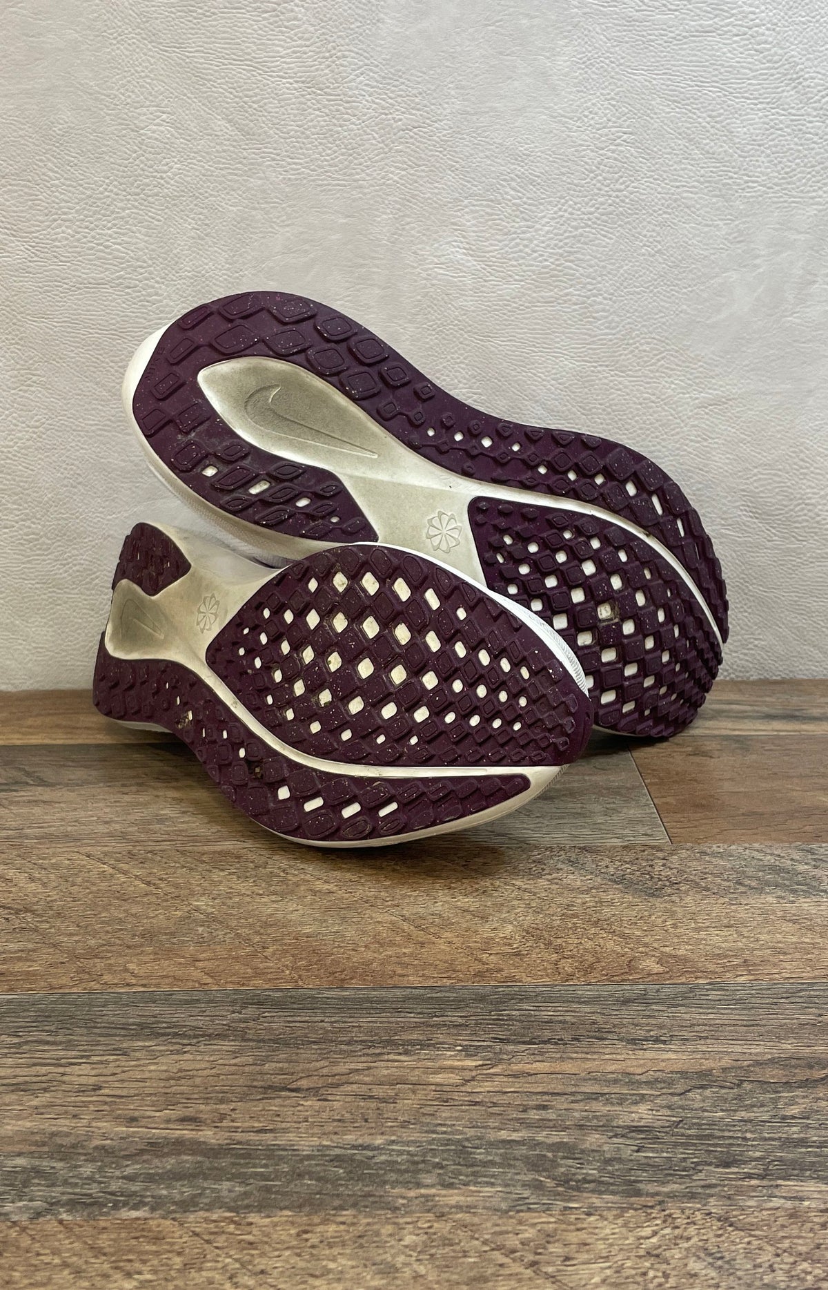 Nike Air Zoom Pegasus 40 White Purple Pink Running Shoes Women's Size 11