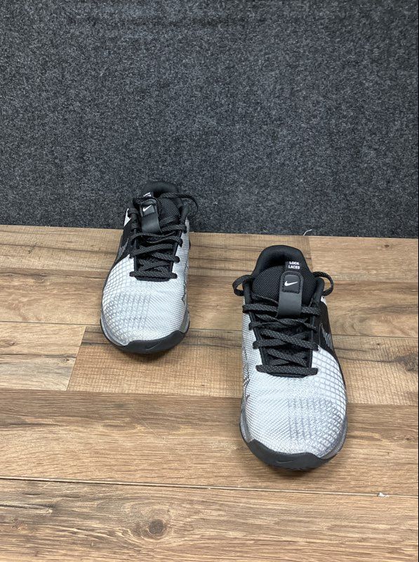 Nike Metcon 8 White Black Metallic Silver Training Shoes Womens Size 7