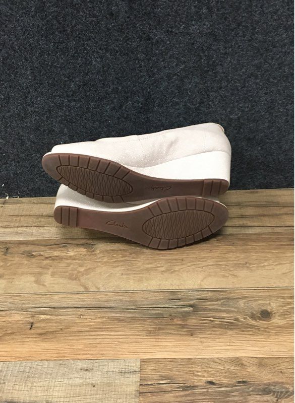 Clarks Heavenly Maze Artisan Nude Dot Peep Toe Wedge Pumps Women's Size 8.5
