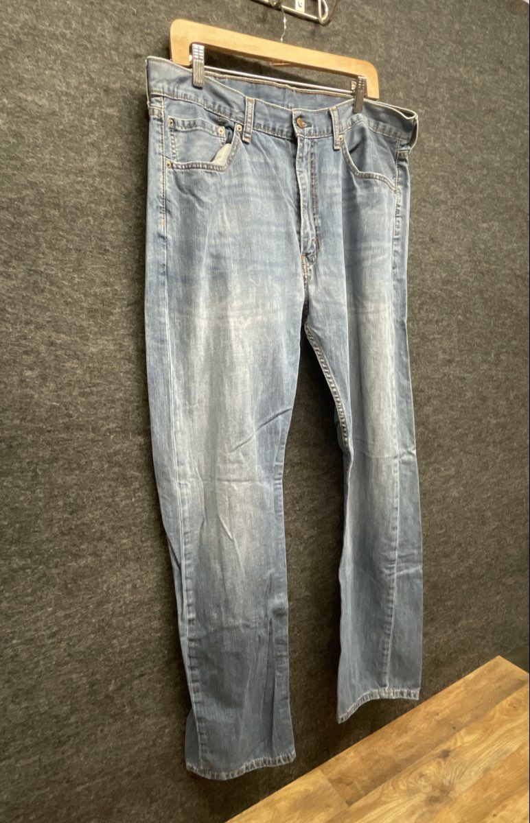 Levi's Men's 505 Regular Fit Light Wash Blue Denim Straight Leg Jeans Sz 38x34