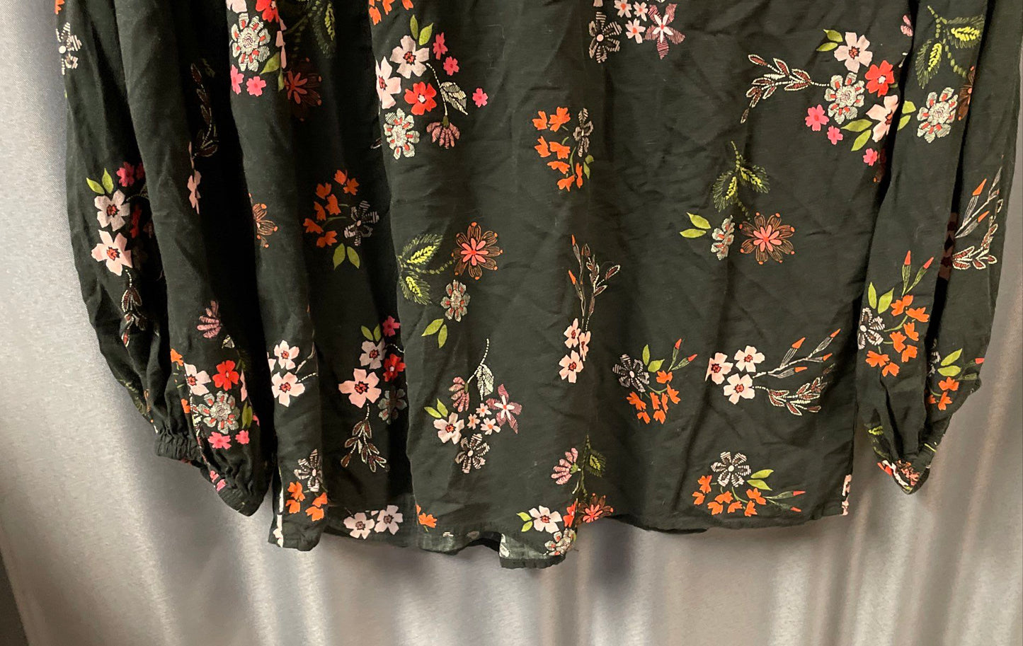 Velvet by Graham & Spencer Women's Black Floral Viscose Puff Sleeve Top Sz S