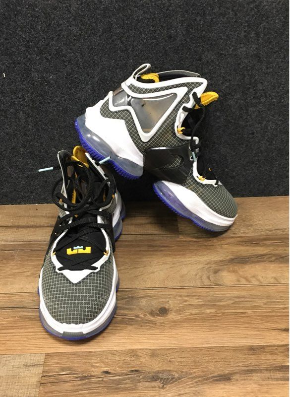 Nike LeBron 19 Hardwood Classics Basketball Shoes Black Yellow Purple Size 7.5