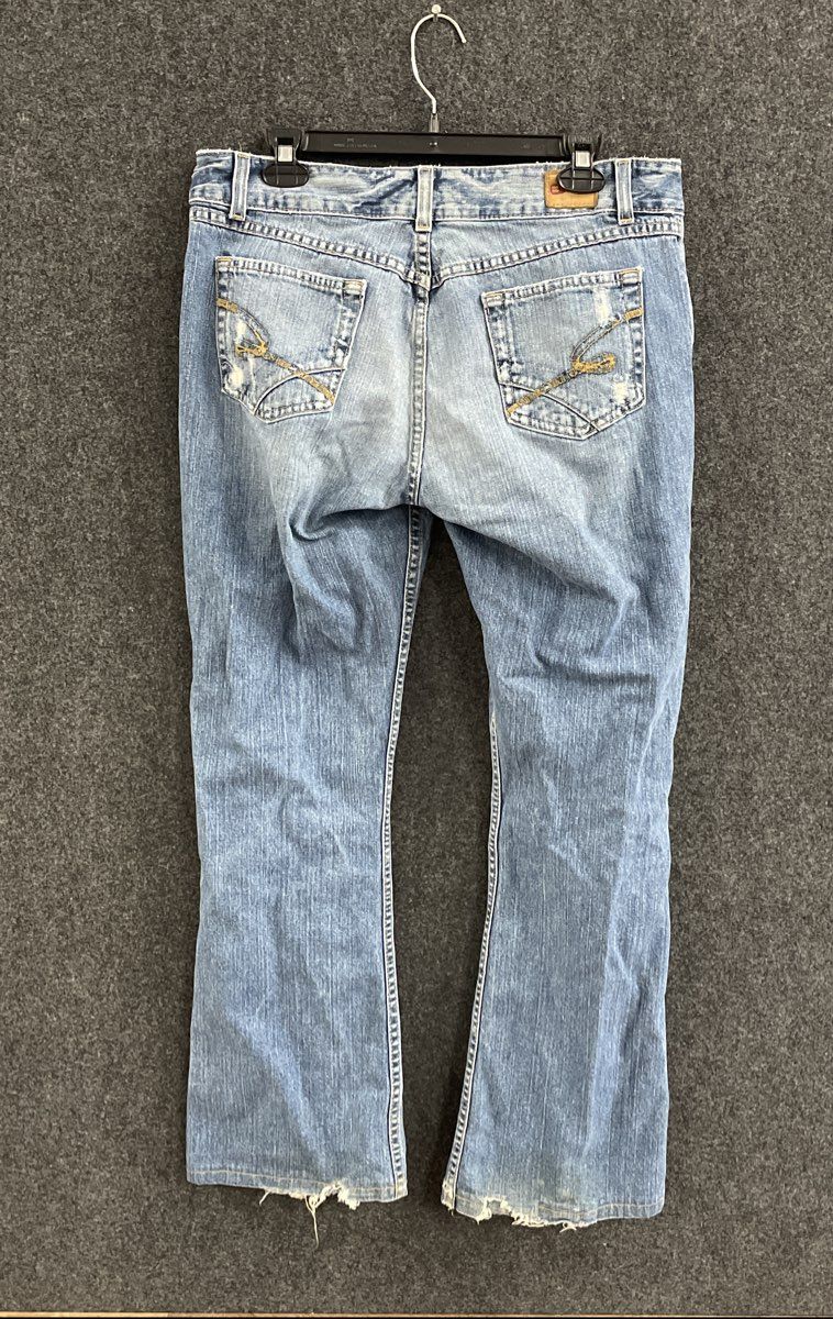 BKE Women's Culture Bootcut Jeans Light Wash Distressed Embroidered Sz 28x33.5