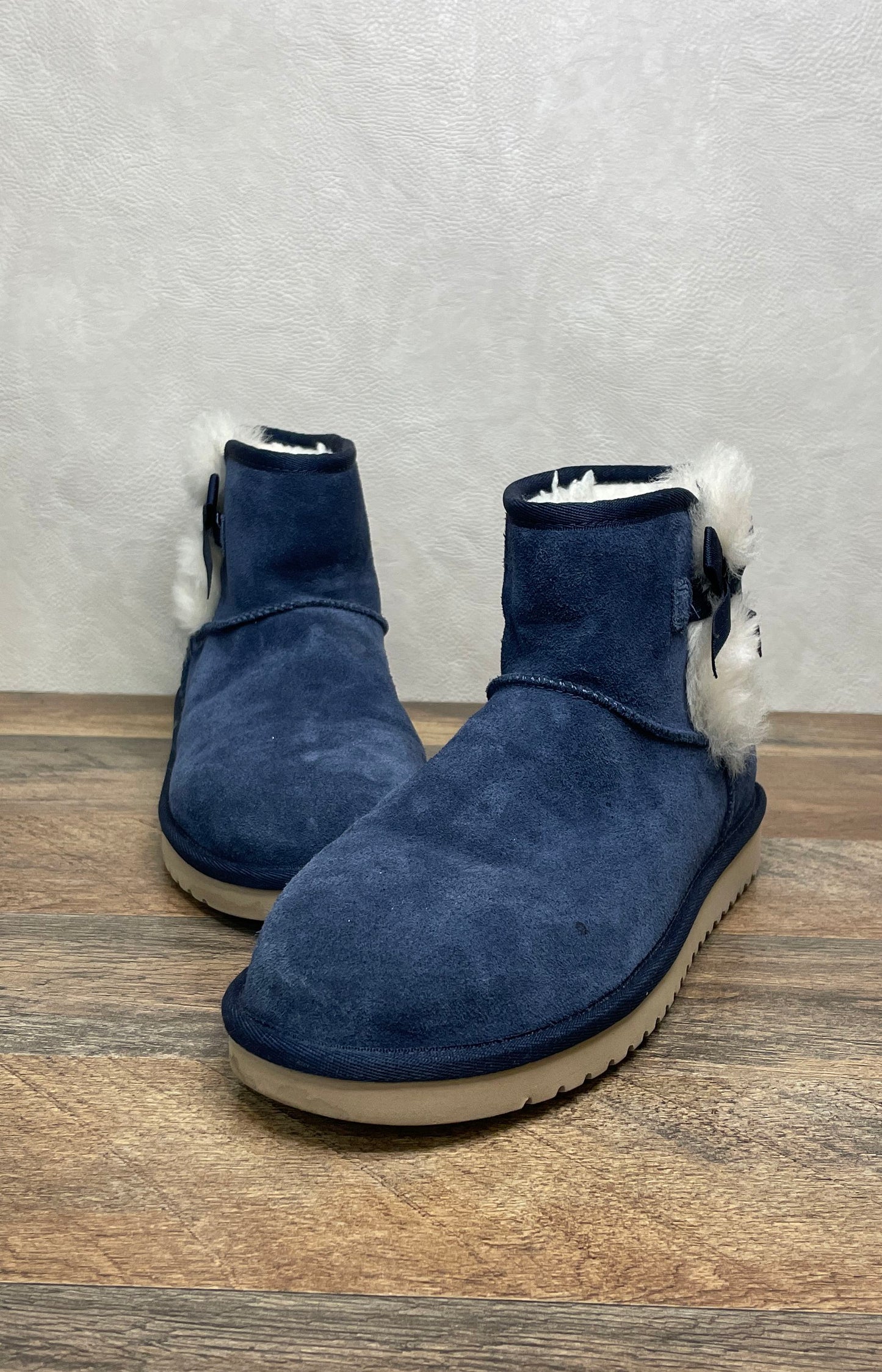 Koolaburra by UGG Victoria Short Navy Blue Suede Faux Fur Pom Boots Size 9