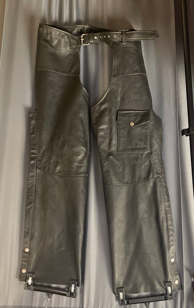 Excelled Men's Black Leather Motorcycle Chaps Sz 44