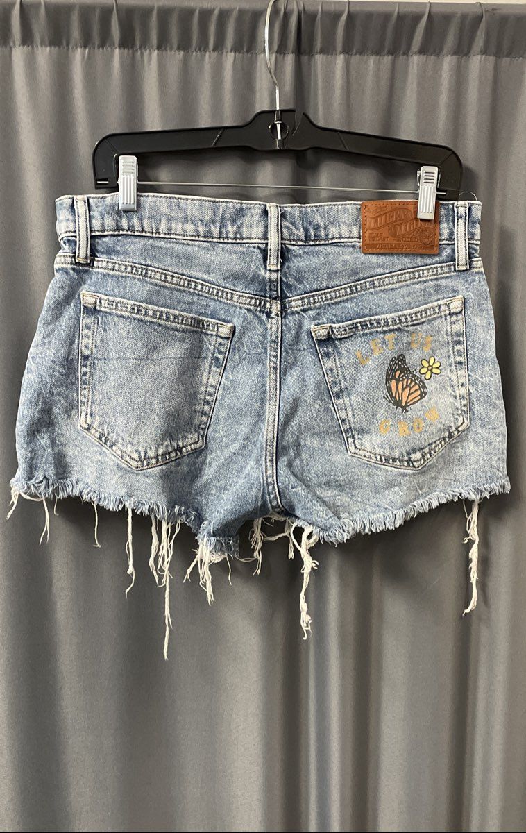 Lucky Brand Women's Boy Mid Rise Distressed Denim Shorts Graphic Skeleton 8/29