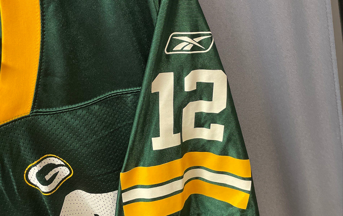 Reebok Men's Green Bay Packers Aaron Rodgers #12 Jersey Green Size Medium