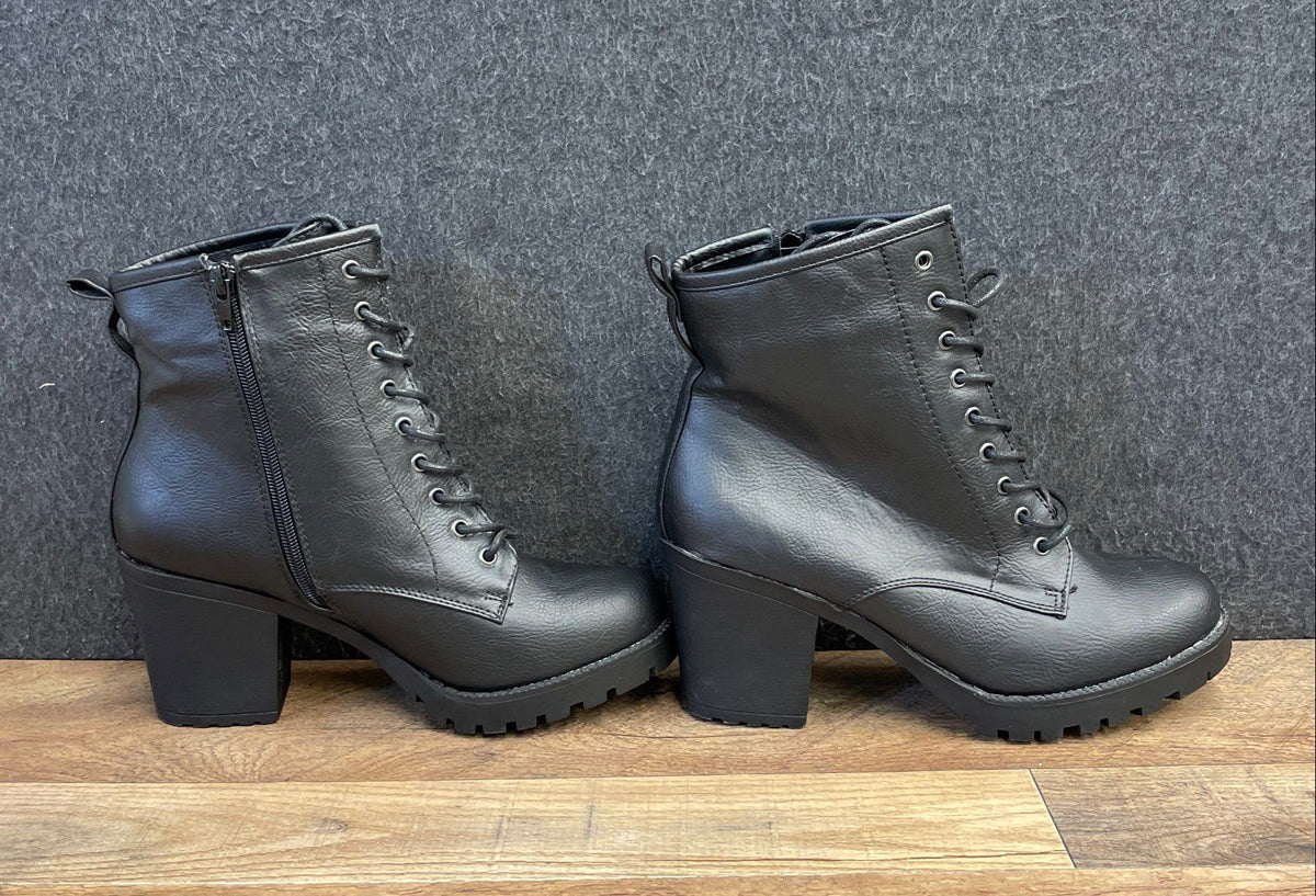 Zigi Soho Kourtlan Black Chunky Heel Lace Up Combat Boots Women's Size 10