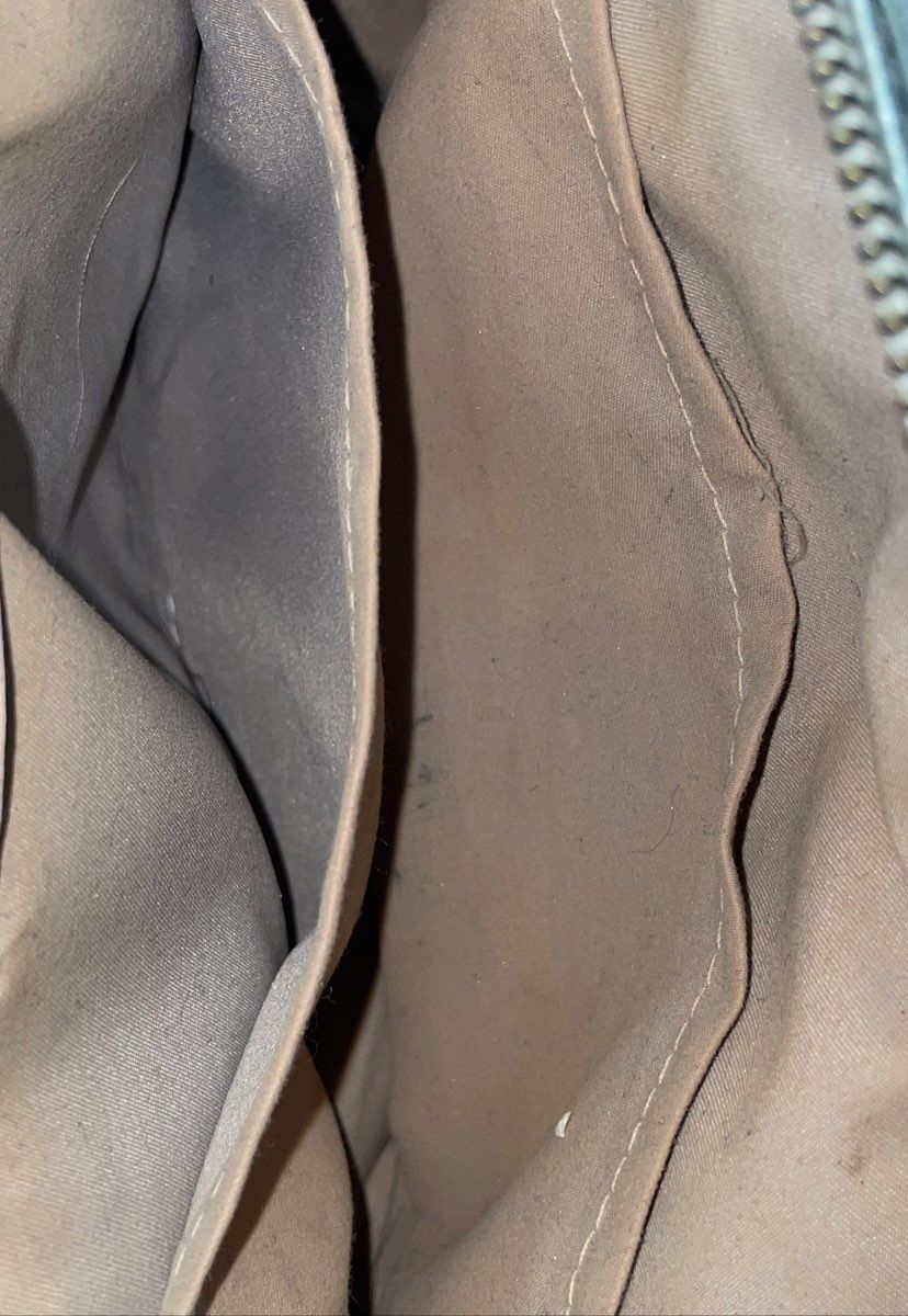 Kylie Cosmetics Silver Metallic Dripping Lips Makeup Bag Kylie Jenner