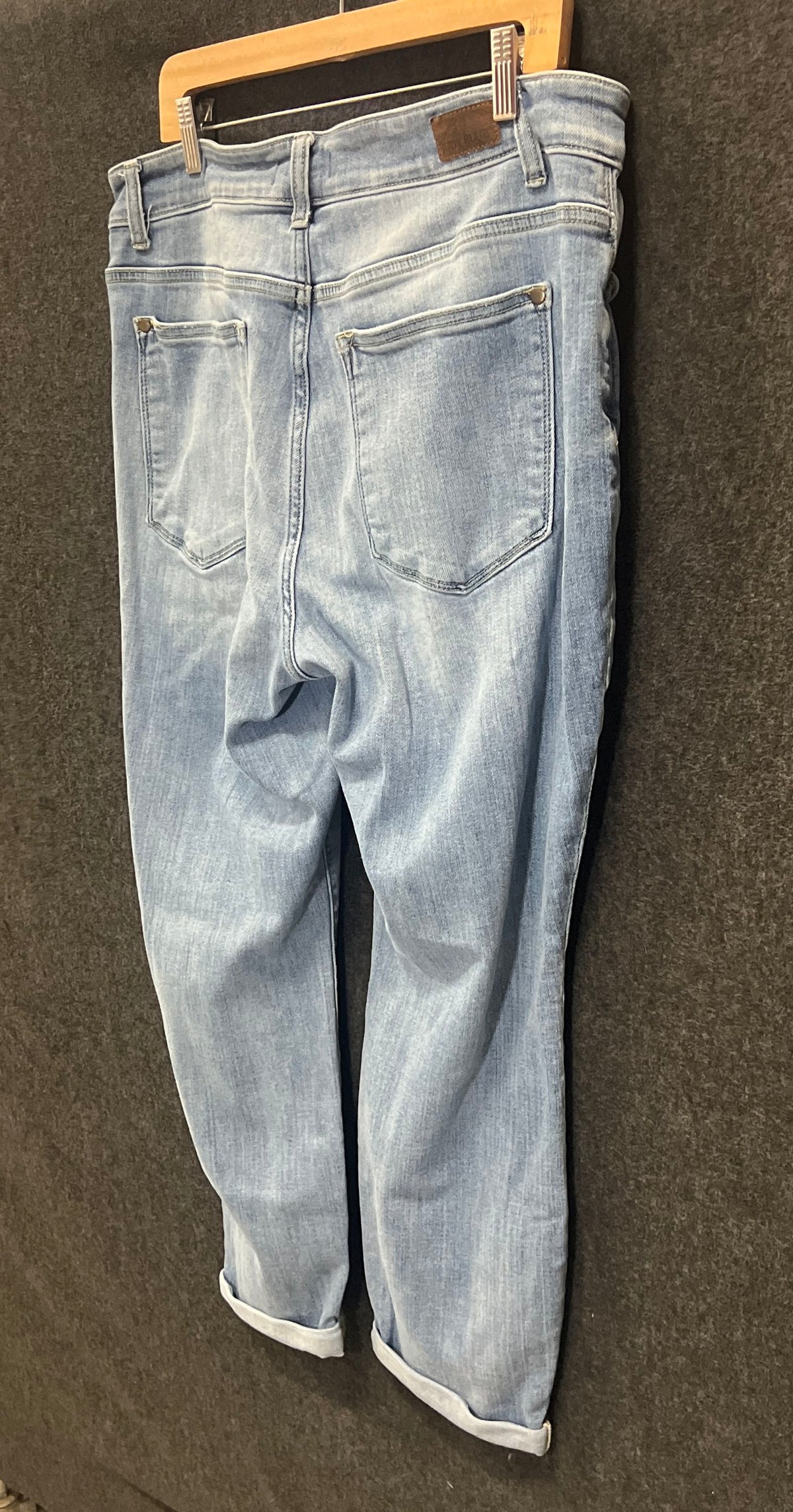 Judy Blue Women's Light Wash Blue Cuffed Hem Jeans 5-Pocket Denim