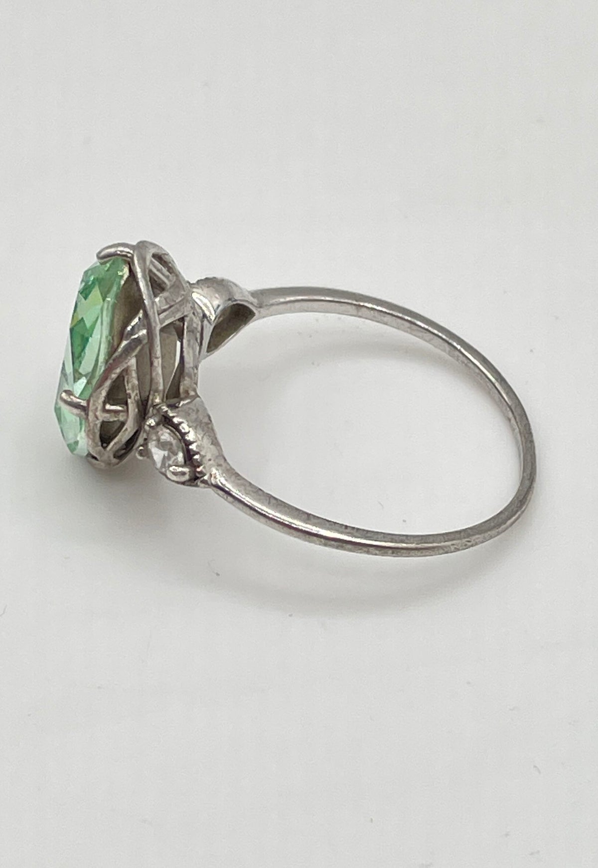 925 Sterling Silver Oval-Cut Green CZ W/ White Accent Stones Cocktail Ring 3.3g