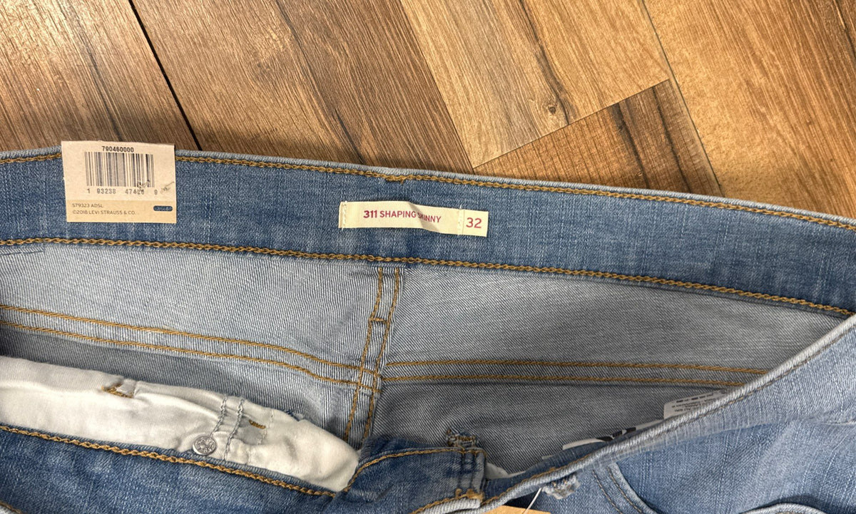Levi's Women's 311 Shaping Skinny Ankle Jeans Light Wash Studded Sz 14 W32 NWT