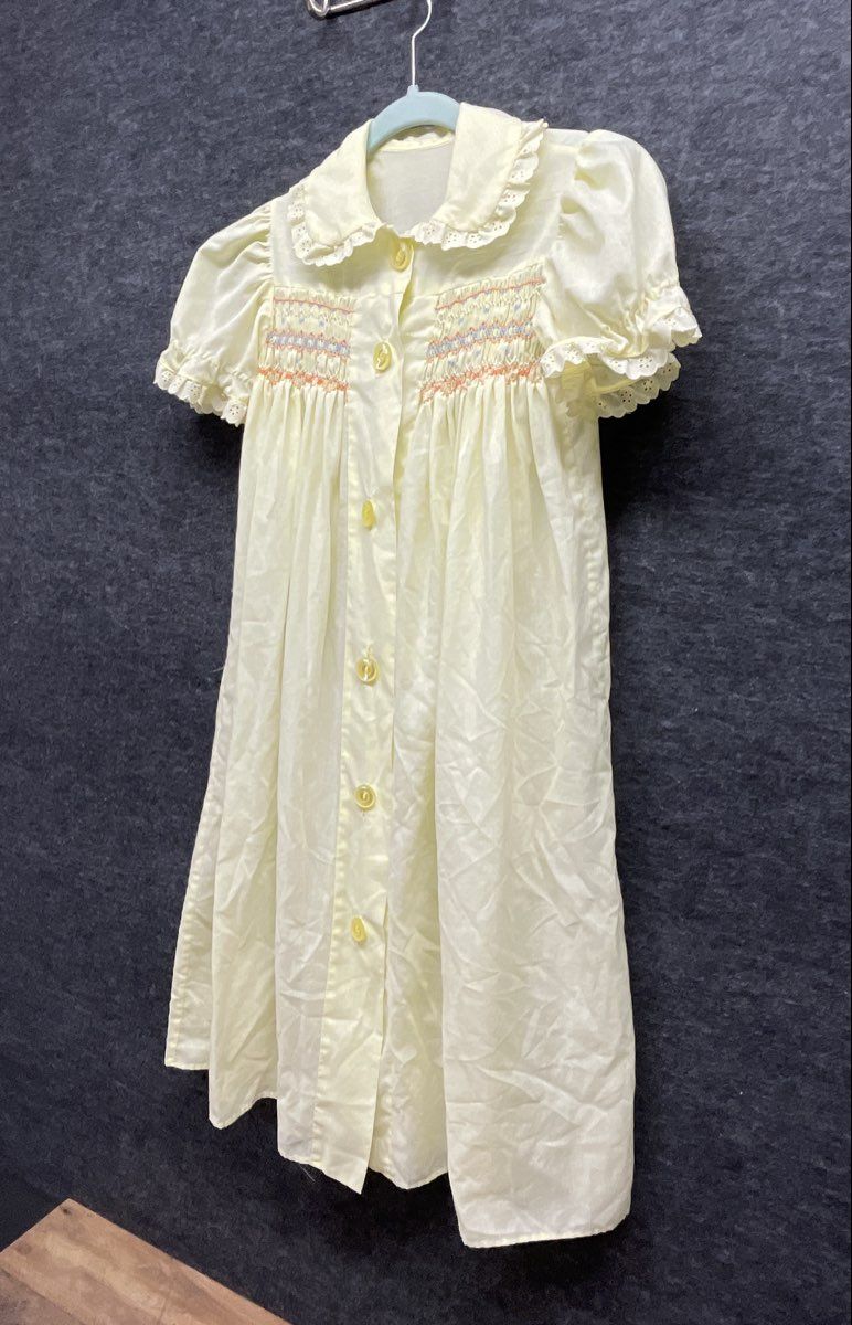 Vintage 70s Girls Yellow Smocked Eyelet Trim Button Front Puff Sleeve Dress