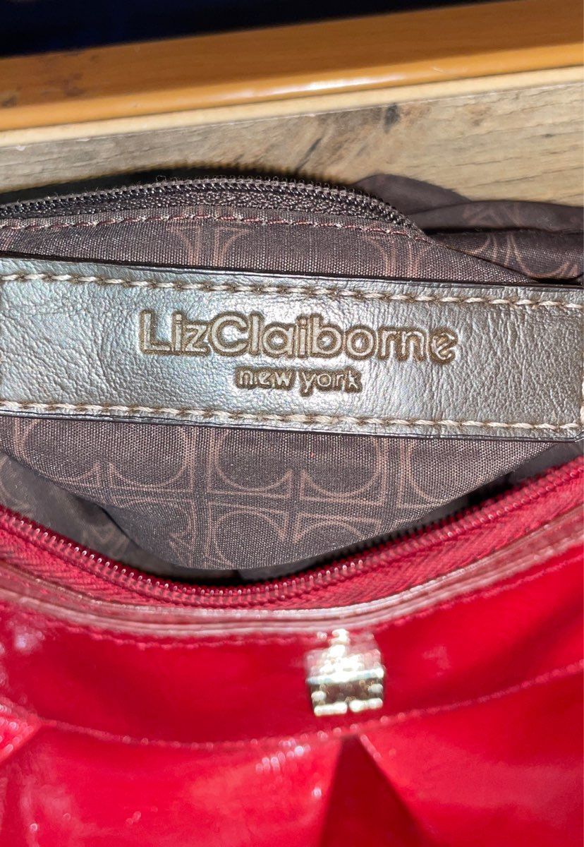 Liz Claiborne Red Patent Pleated Shoulder Bag Hobo Purse Side Pockets