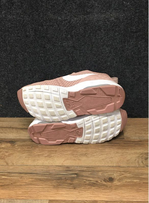 Nike Air Max Motion LW Particle Rose White Women's Running Sneakers Size 10