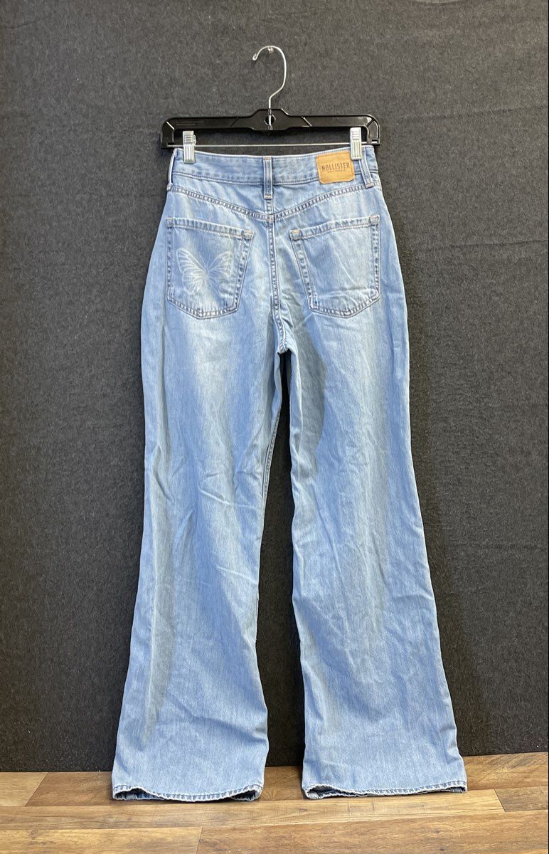 Hollister Women's Ultra High Rise Baggy Butterfly Jeans Light Wash Sz 00R 24