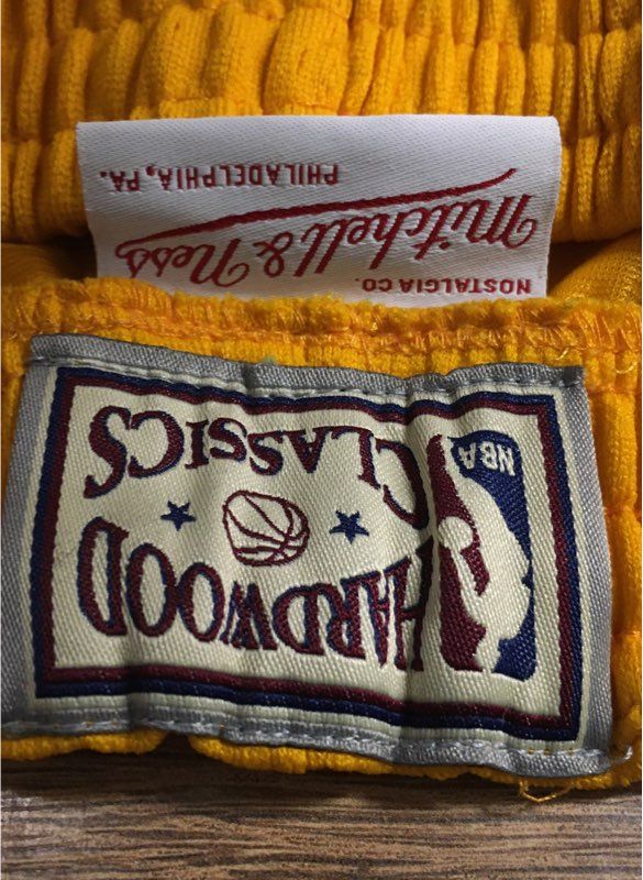 Mitchell & Ness Men's Los Angeles Lakers Hardwood Classics Mesh Shorts Gold Sz S