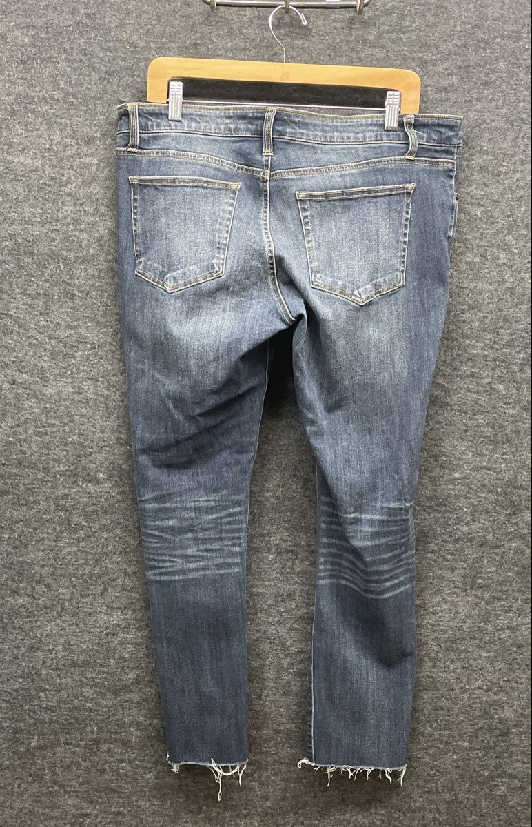 Daytrip Women's Blue Distressed Frayed Hem Jeans Sz 33 NWT