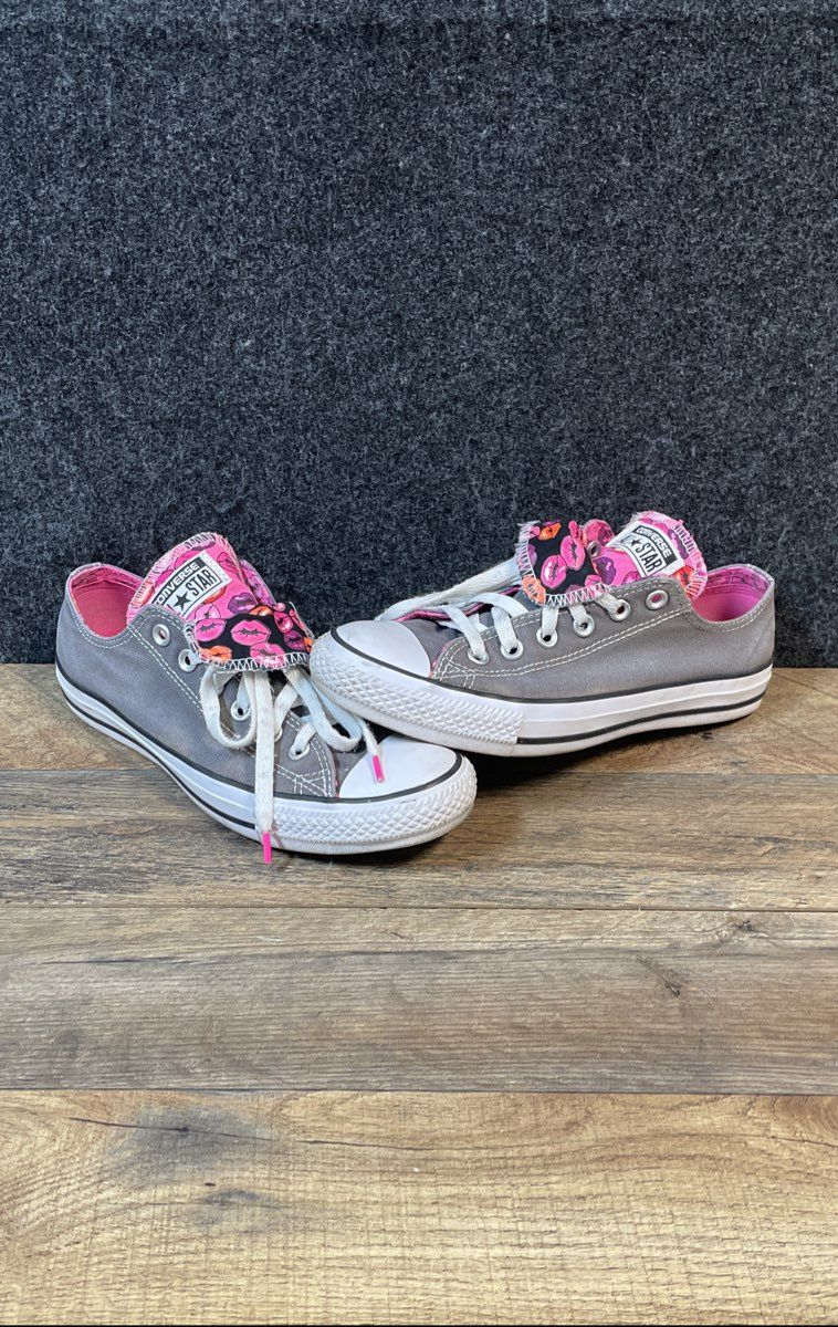 Converse Chuck Taylor All Star Low Top Grey Pink Lips Women's Size 8