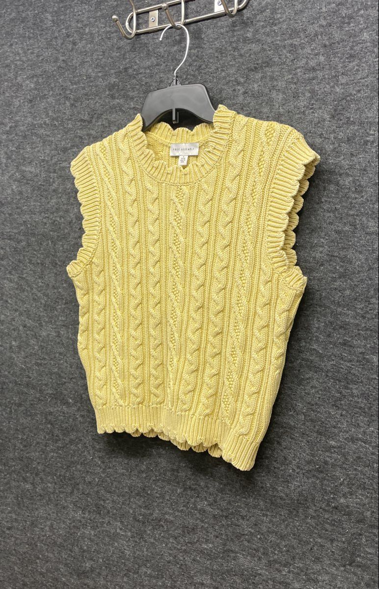Free Assembly Women's Yellow Cable Knit Sweater Vest Scalloped Trim Size S 4-6