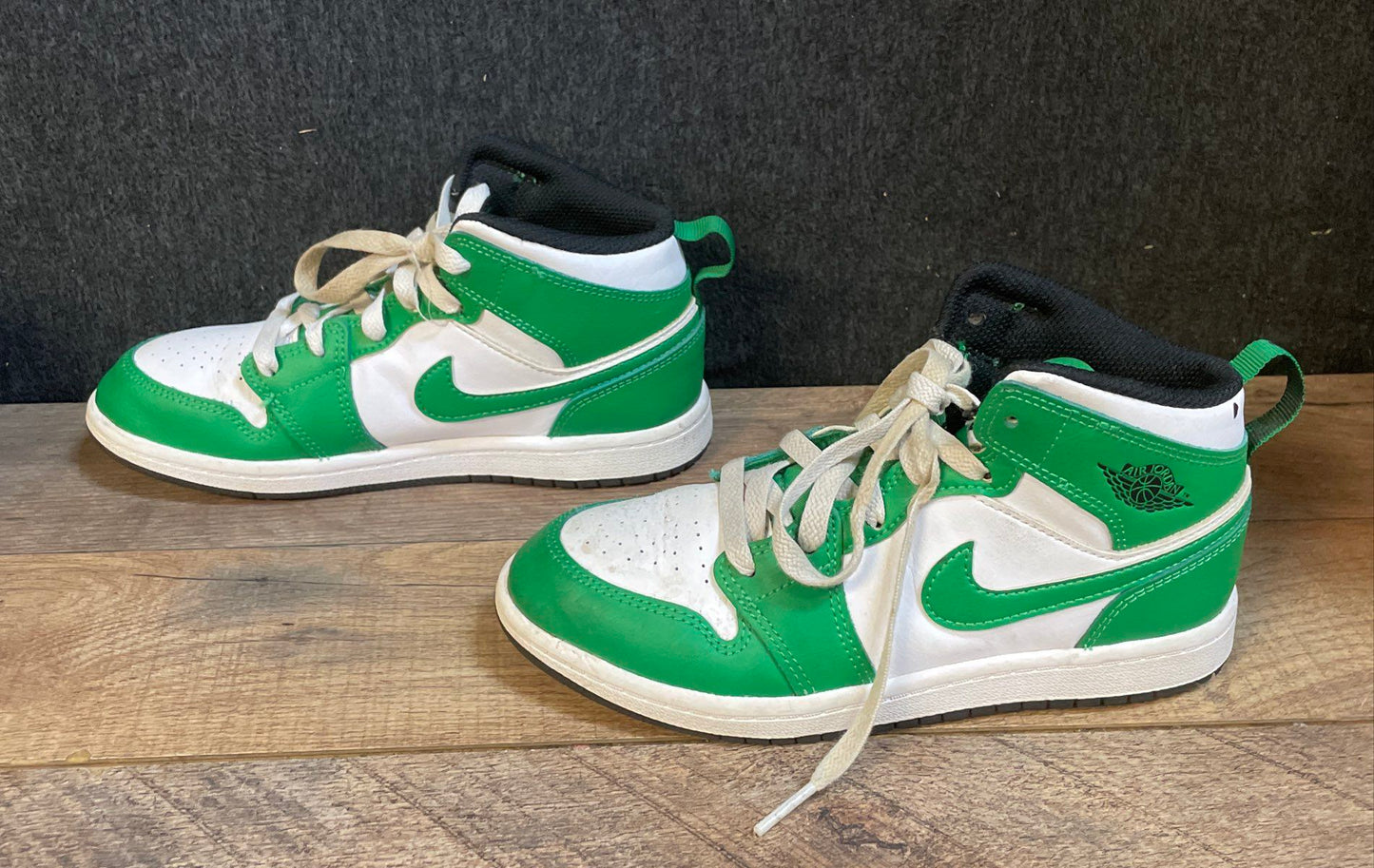 Nike Air Jordan 1 Mid Green White Kids Sneakers Size 2Y