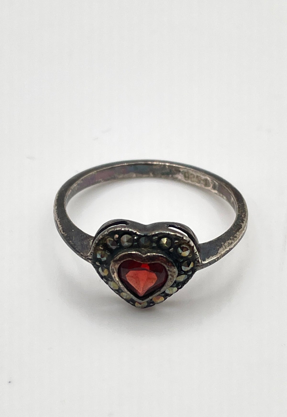 925 Sterling Silver Red Garnet Marcasite Accent Heart Ring 2.1g